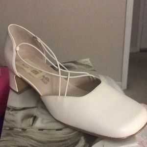 Nina white, size 5.5M